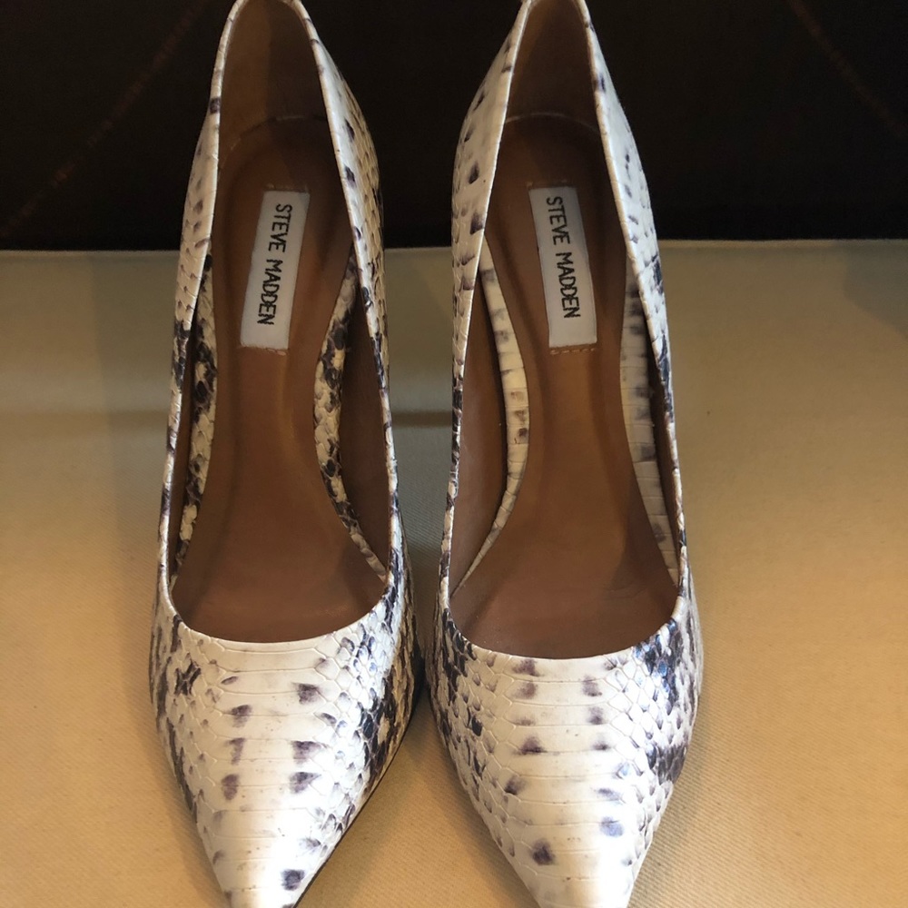 Steve Madden Natural Snake